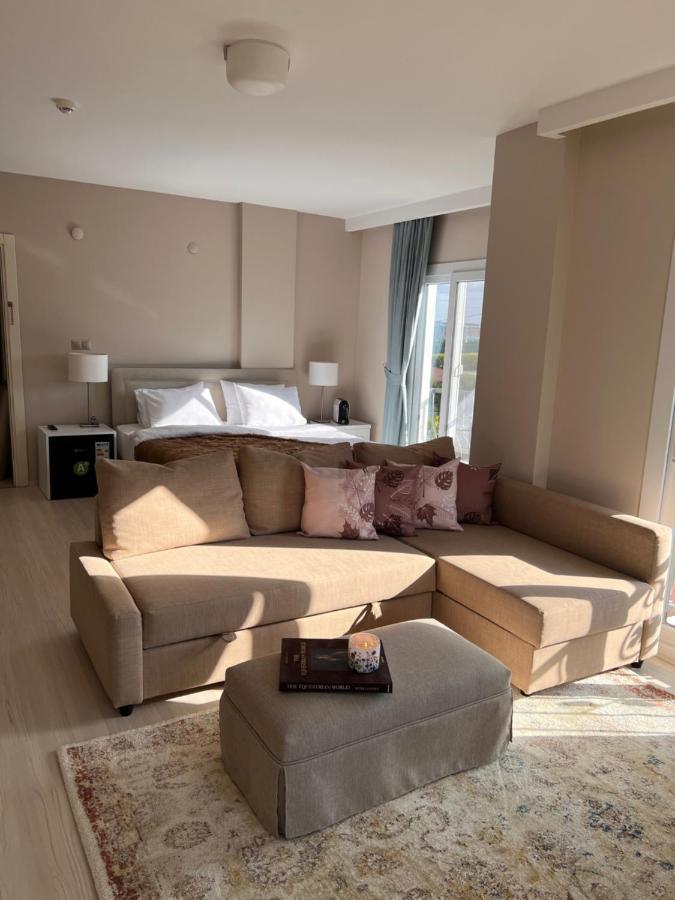 Narlidere B. Equine Range Hotel מראה חיצוני תמונה