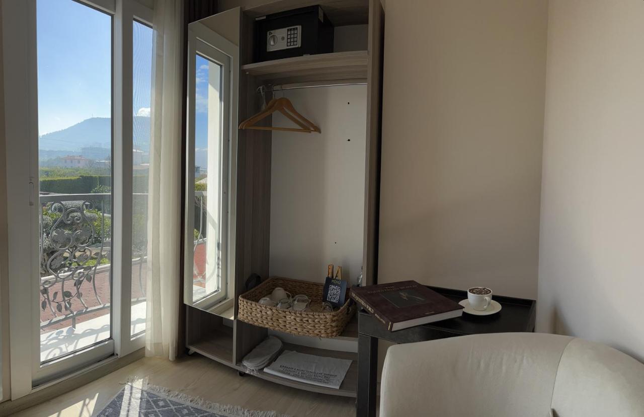 Narlidere B. Equine Range Hotel מראה חיצוני תמונה
