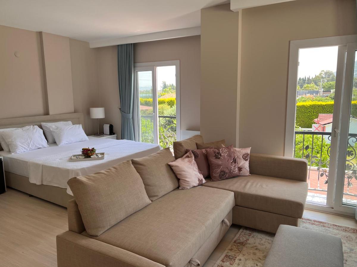 Narlidere B. Equine Range Hotel מראה חיצוני תמונה